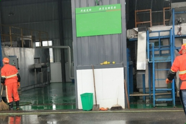 垃圾破碎，脫水，降解現(xiàn)場